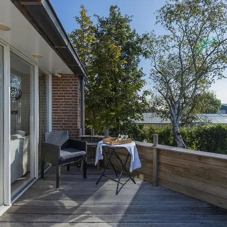 Vrijstaand Met Tuin Aan Vaarwater, Vlakbij Amsterdam *