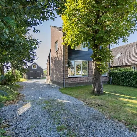 Vrijstaand Met Tuin Aan Vaarwater, Vlakbij Amsterdam Ferienhaus